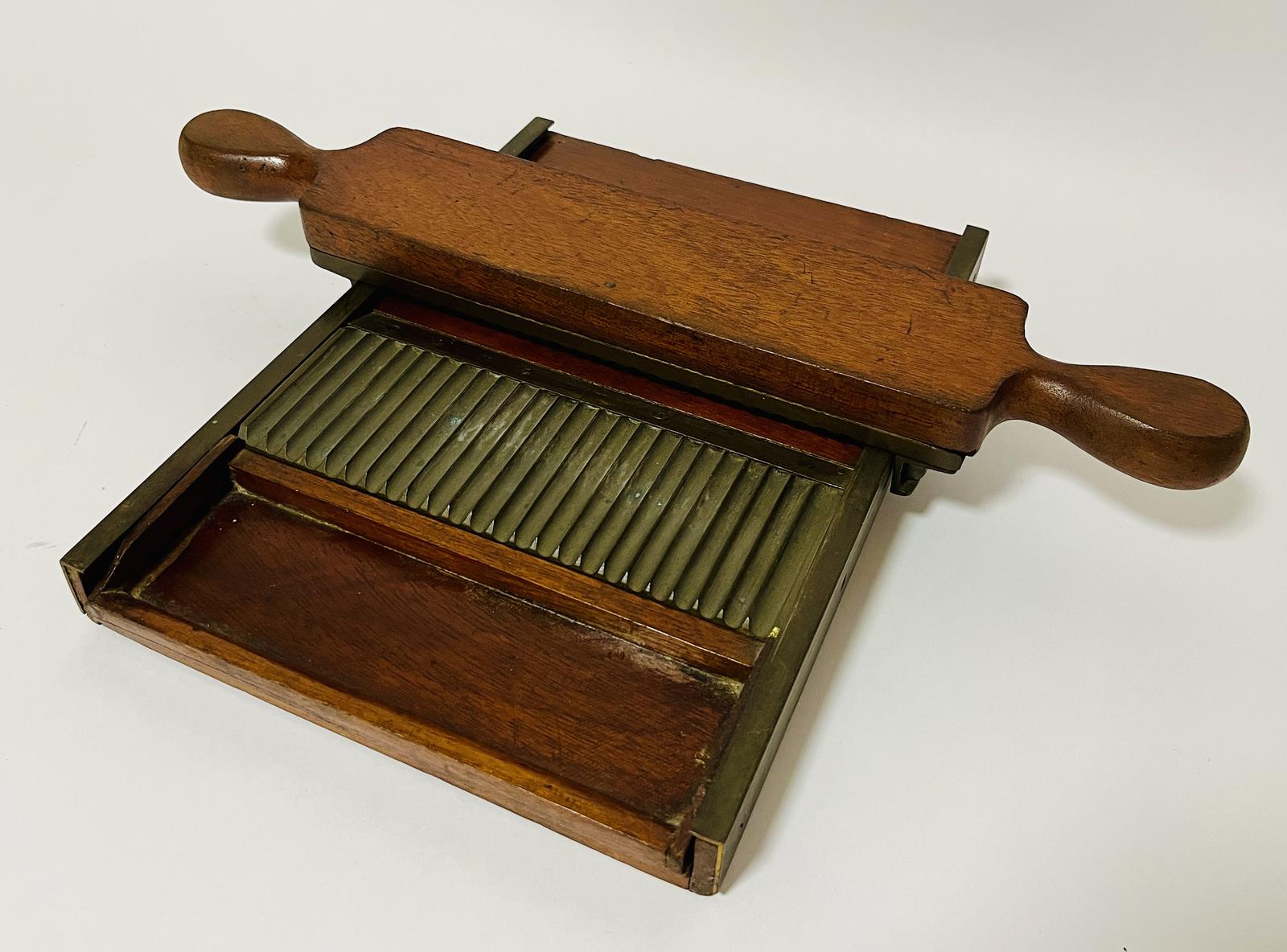 Antique Apothecary's Pill Roller (1 of 14) Antique Apothecary's Pill Roller (1 of 14)