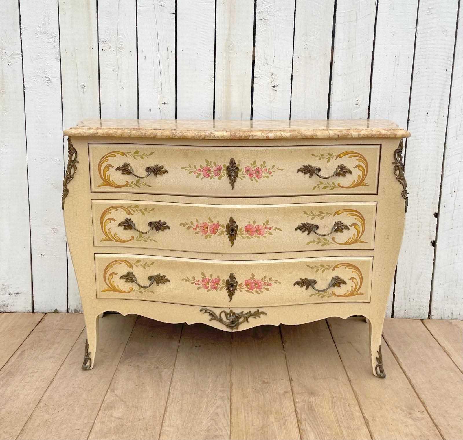 Pretty and Elegant Commode (1 of 6)