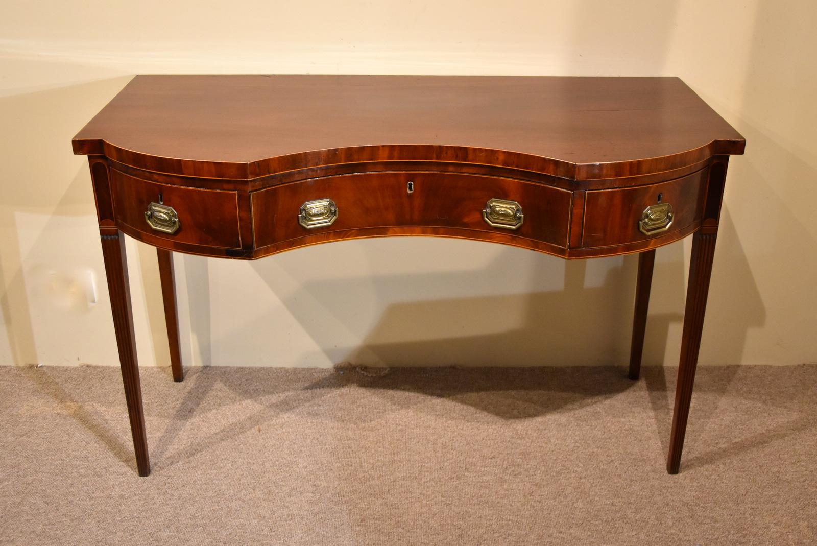 18th Century Mahogany Serpentine Sideboard / Serving Table (1 of 7)