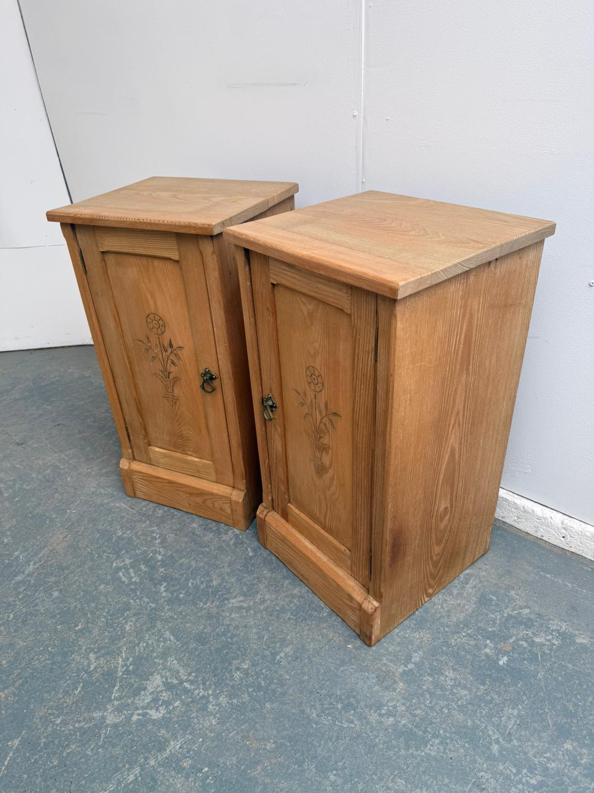 A Quality Pair of Ash Arts & Crafts Waxed Bedside Cabinets (1 of 8) A Quality Pair of Ash Arts & Crafts Waxed Bedside Cabinets (1 of 8)