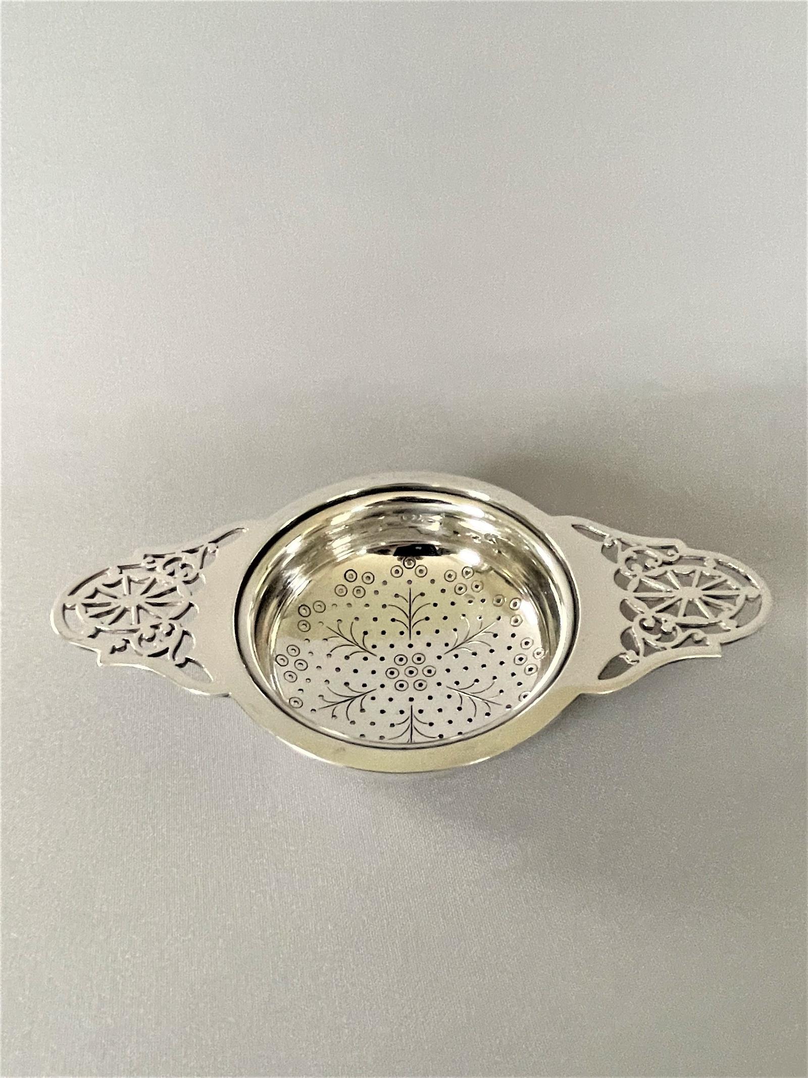 Superb Quality Silver Tea Strainer (1 of 5) Superb Quality Silver Tea Strainer (1 of 5)