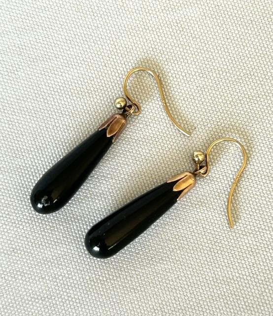 Art Deco Pair of 9ct Gold & Black Onyx Torpedo Drop Earrings (1 of 4) Art Deco Pair of 9ct Gold & Black Onyx Torpedo Drop Earrings (1 of 4)