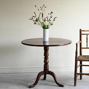 How to Mix Antiques with Modern Furniture (Interior Designers’ Secrets) - item image