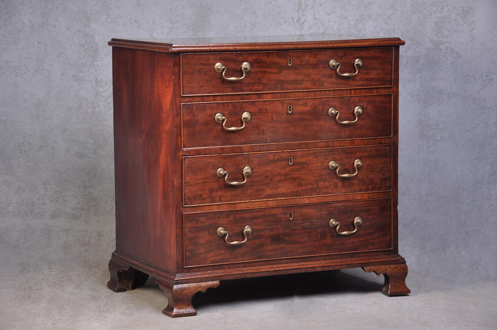 18th Century Mahogany Dressing Chest with Fitted Drawer (1 of 14)