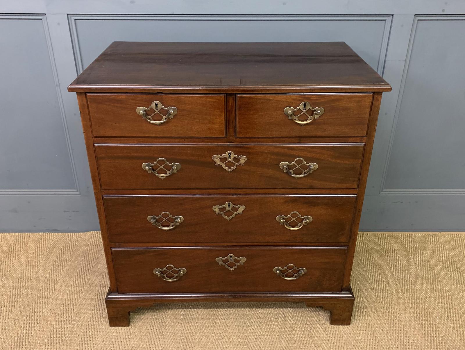 Georgian Mahogany Bachelors Chest (1 of 13)