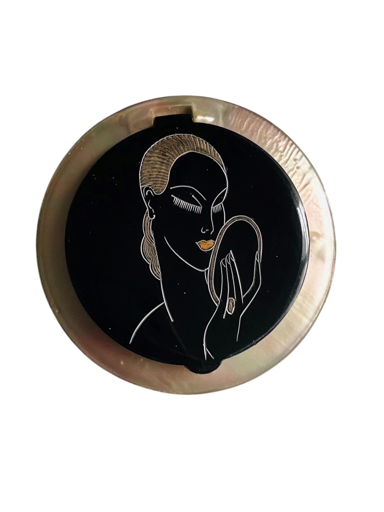 Art Deco Lady Profile Celluloid Powder Compact 1920s (1 of 4) Art Deco Lady Profile Celluloid Powder Compact 1920s (1 of 4)