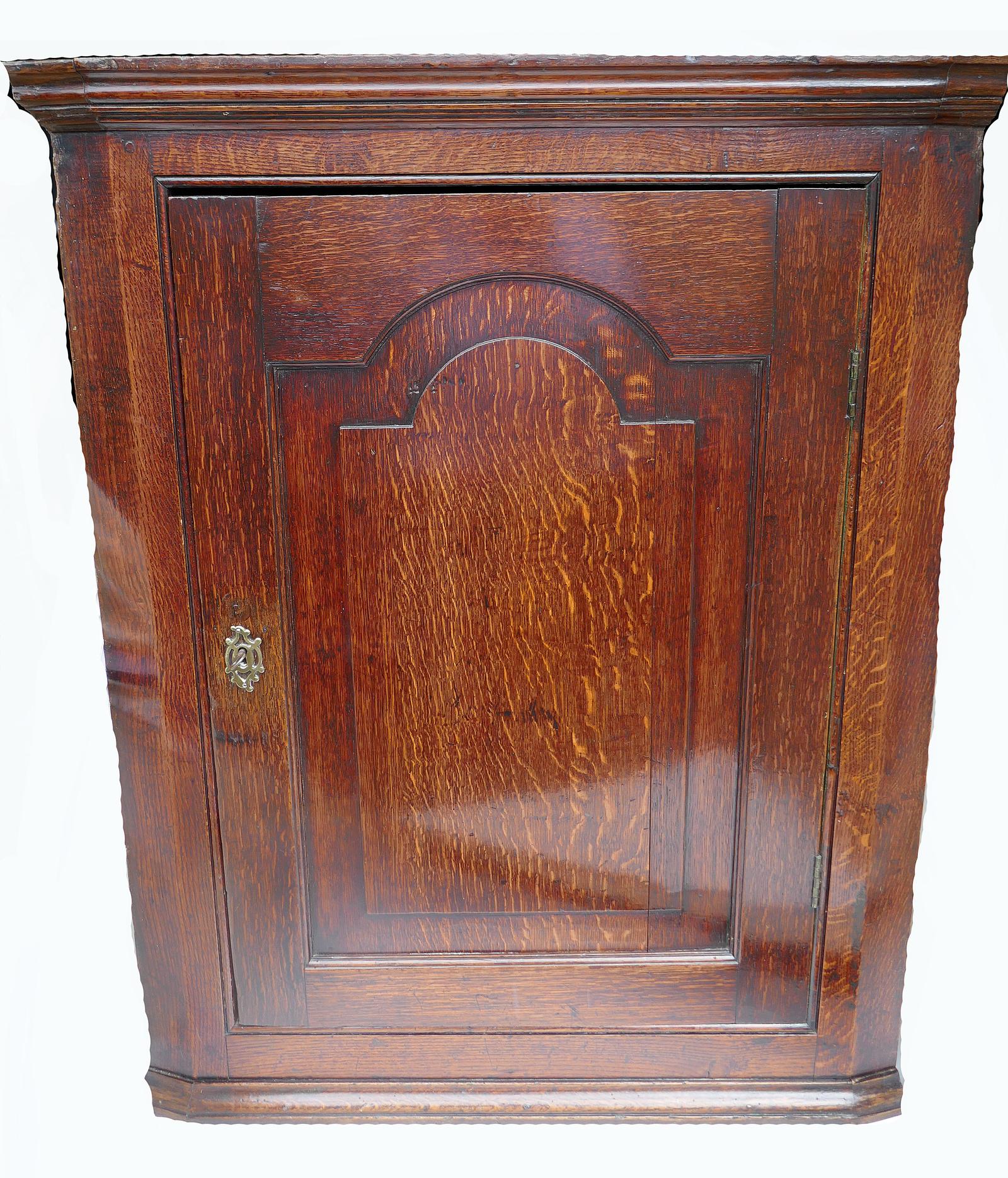 Antique Country Furniture 18thc Oak Corner Cupboard with Fielded Panel (1 of 6)