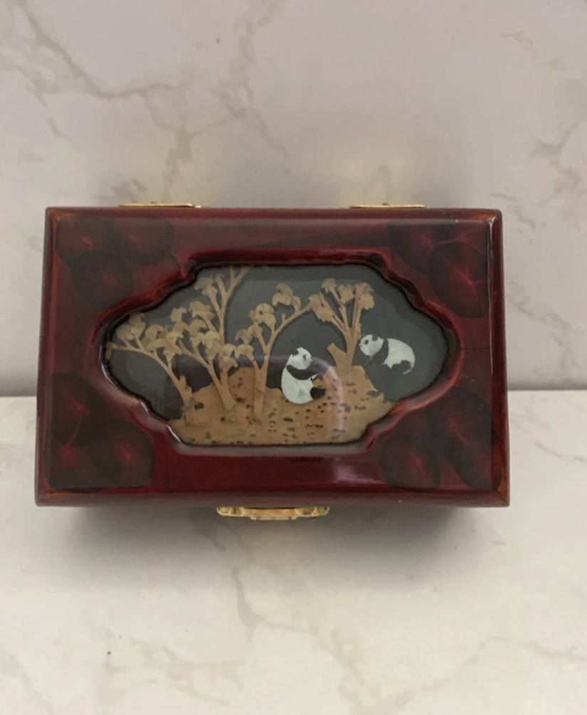 Vintage 1950s Chinese Lacquer Jewellery Box Panda & Bamboo Red Silk Lined Trinket Keepsake Box (1 of 3) Vintage 1950s Chinese Lacquer Jewellery Box Panda & Bamboo Red Silk Lined Trinket Keepsake Box (1 of 3)