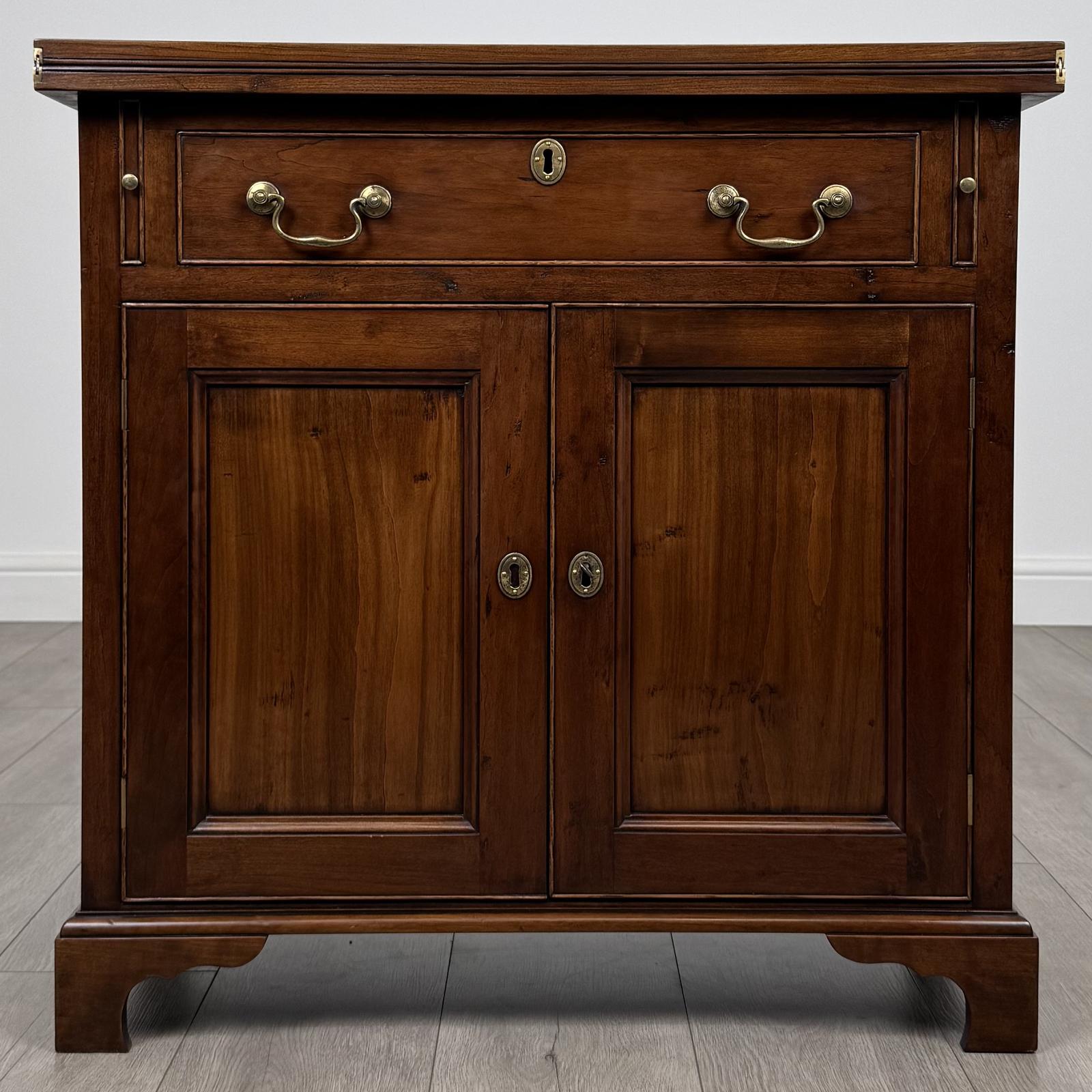 Antique 20th Century Bachelors Chest In Mahogany (1 of 15) Antique 20th Century Bachelors Chest In Mahogany (1 of 15)