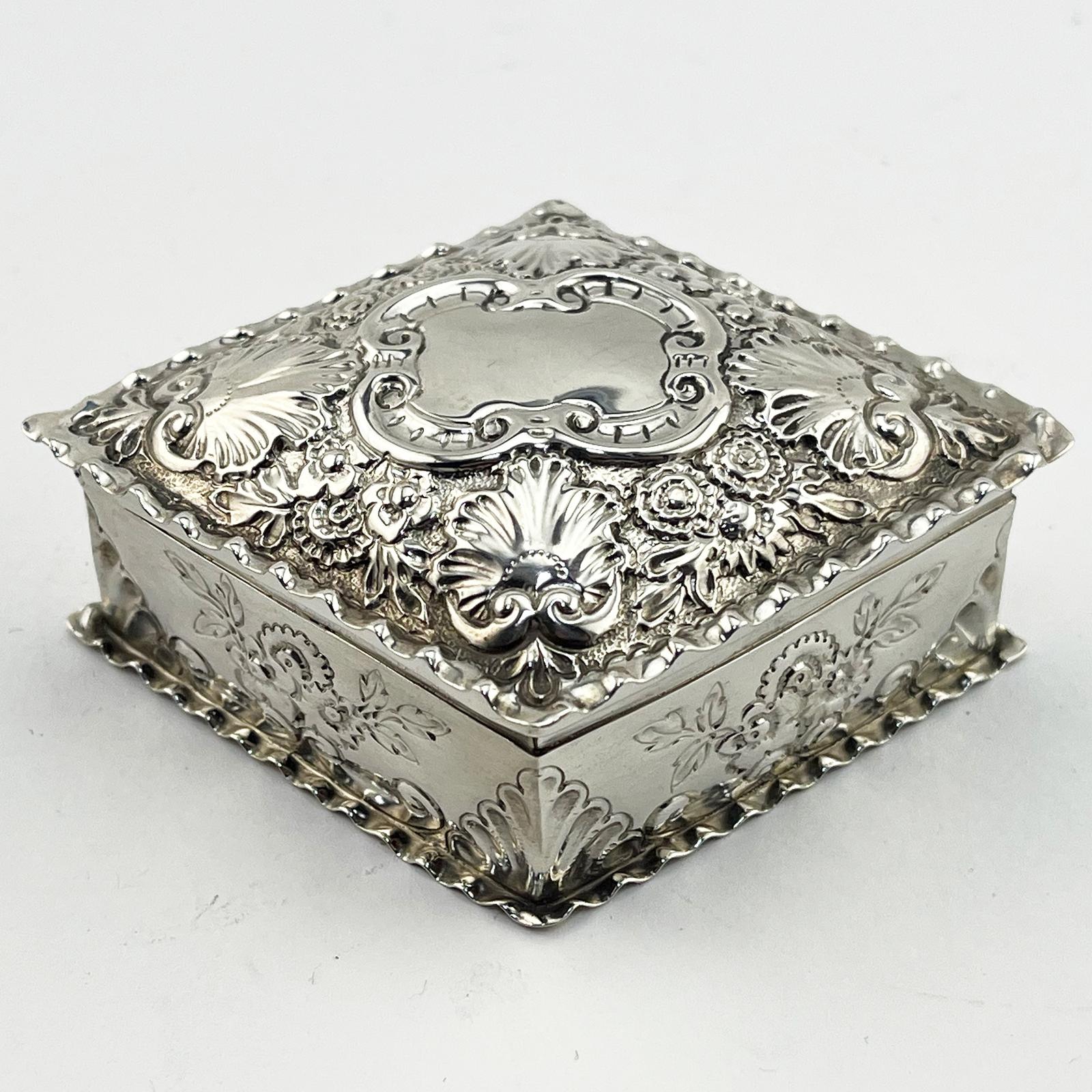 Diamond Shaped Sterling Silver Trinket or Jewellery Box (1 of 6) Diamond Shaped Sterling Silver Trinket or Jewellery Box (1 of 6)