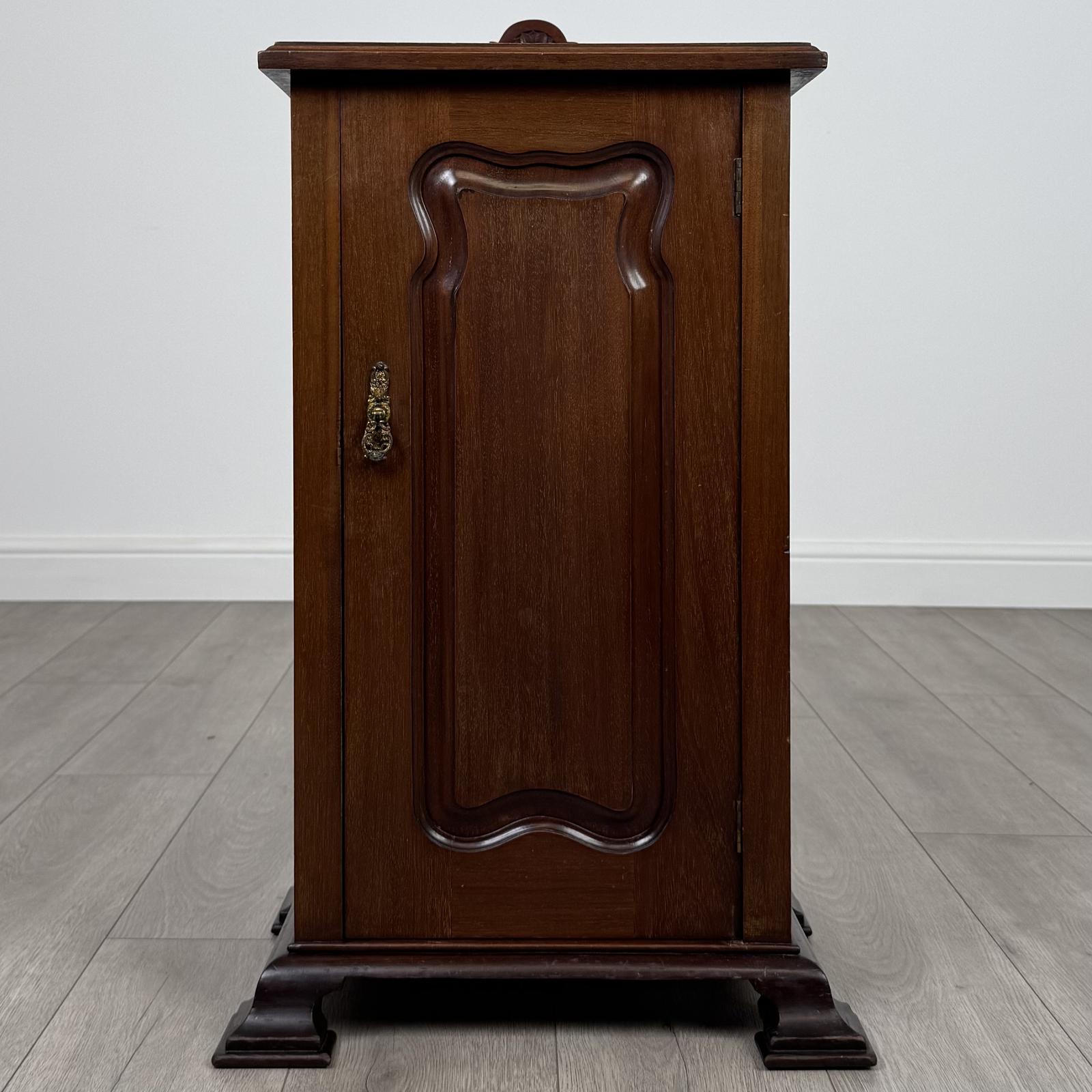 Antique 20th Century Good Quality Pot Cupboard in Mahogany (1 of 10)