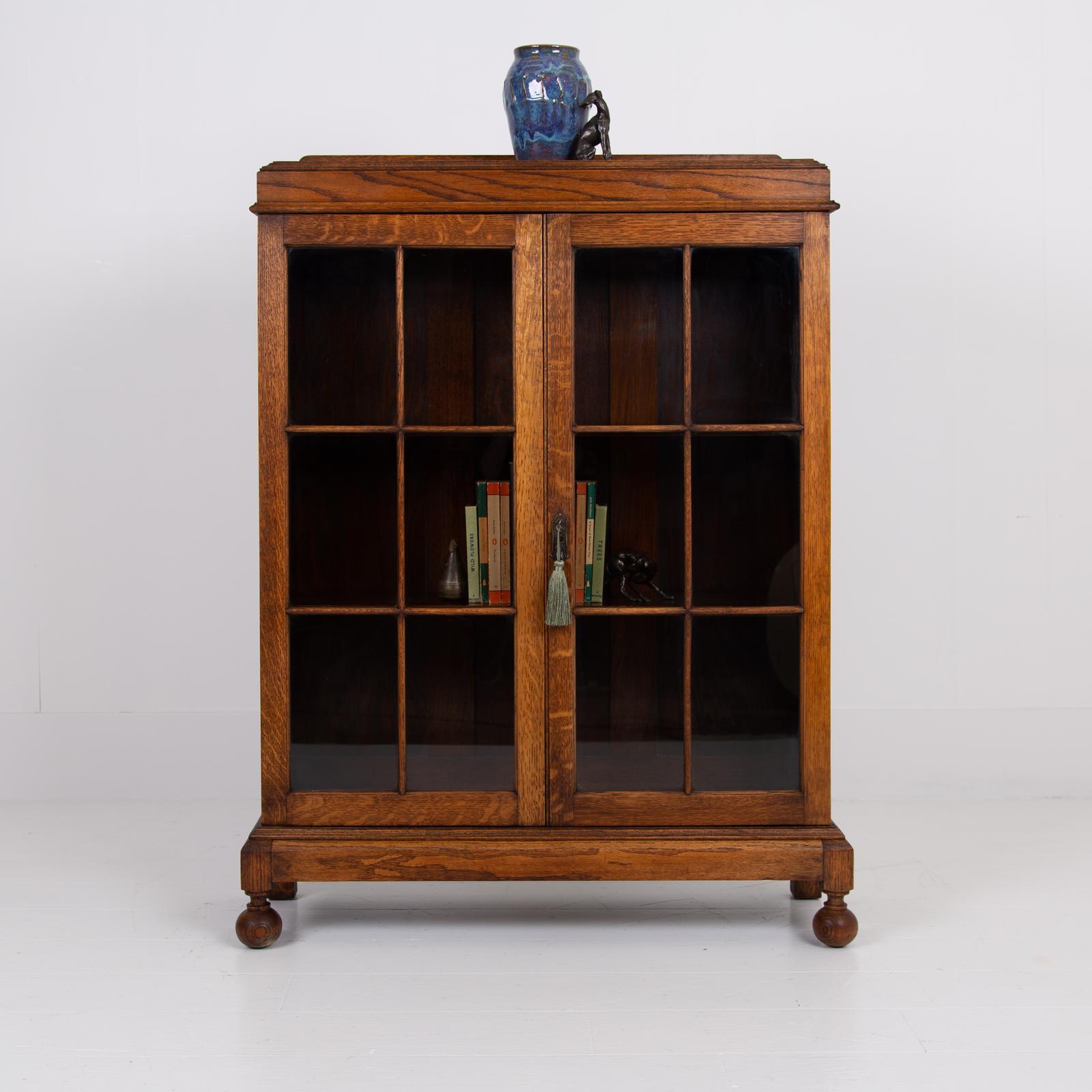 Handsome English Oak Glazed Bookcase Cabinet c.1920 (1 of 14) Handsome English Oak Glazed Bookcase Cabinet c.1920 (1 of 14)