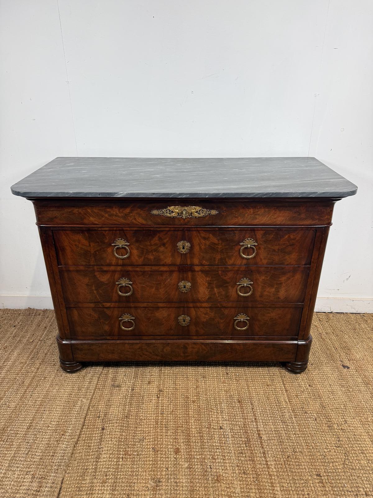 Early 19th Century Mahogany Marble Topped Commode / Chest of Drawers (1 of 17) Early 19th Century Mahogany Marble Topped Commode / Chest of Drawers (1 of 17)