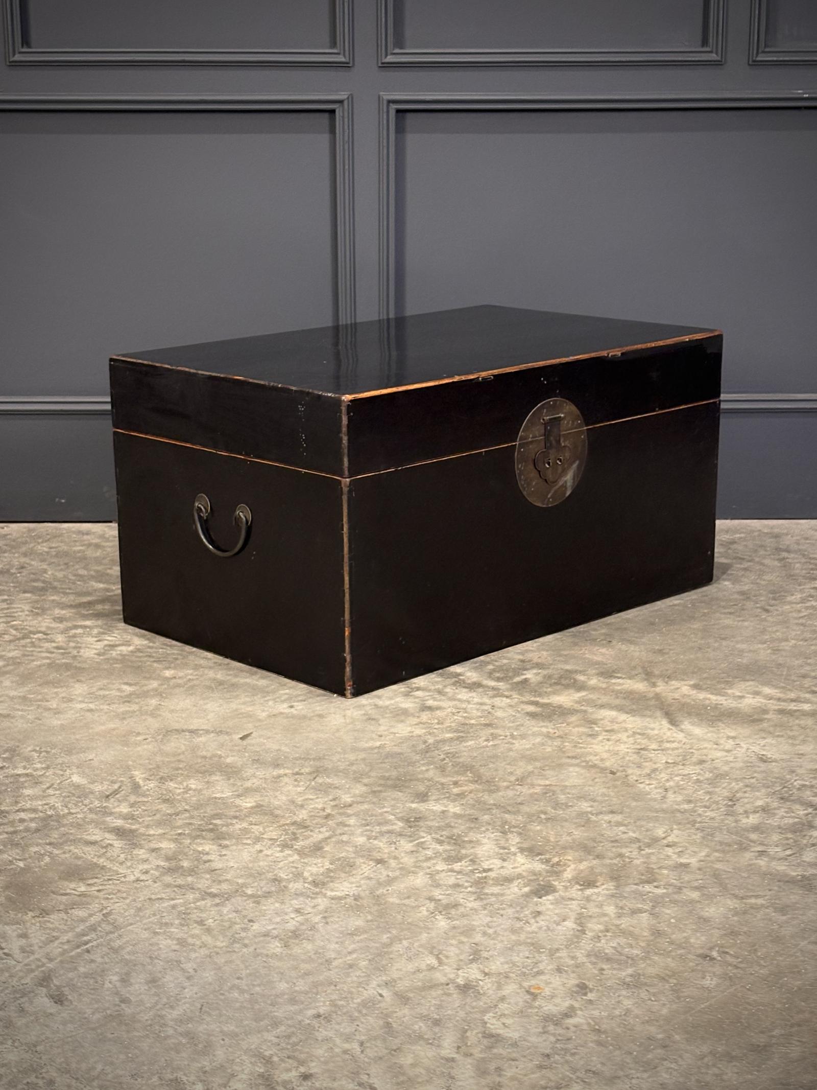 Chinese Lacquered Storage Trunk (1 of 10) Chinese Lacquered Storage Trunk (1 of 10)