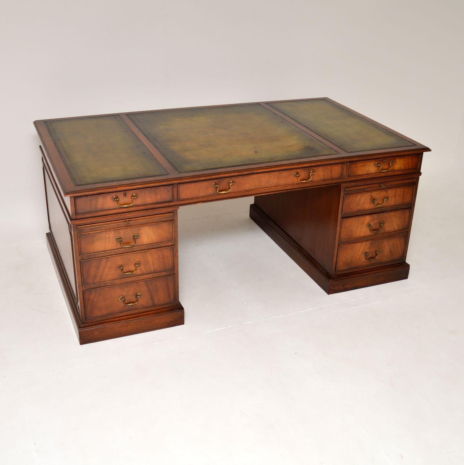 Mahogany Leather Top Pedestal Desk (1 of 12) Mahogany Leather Top Pedestal Desk (1 of 12)
