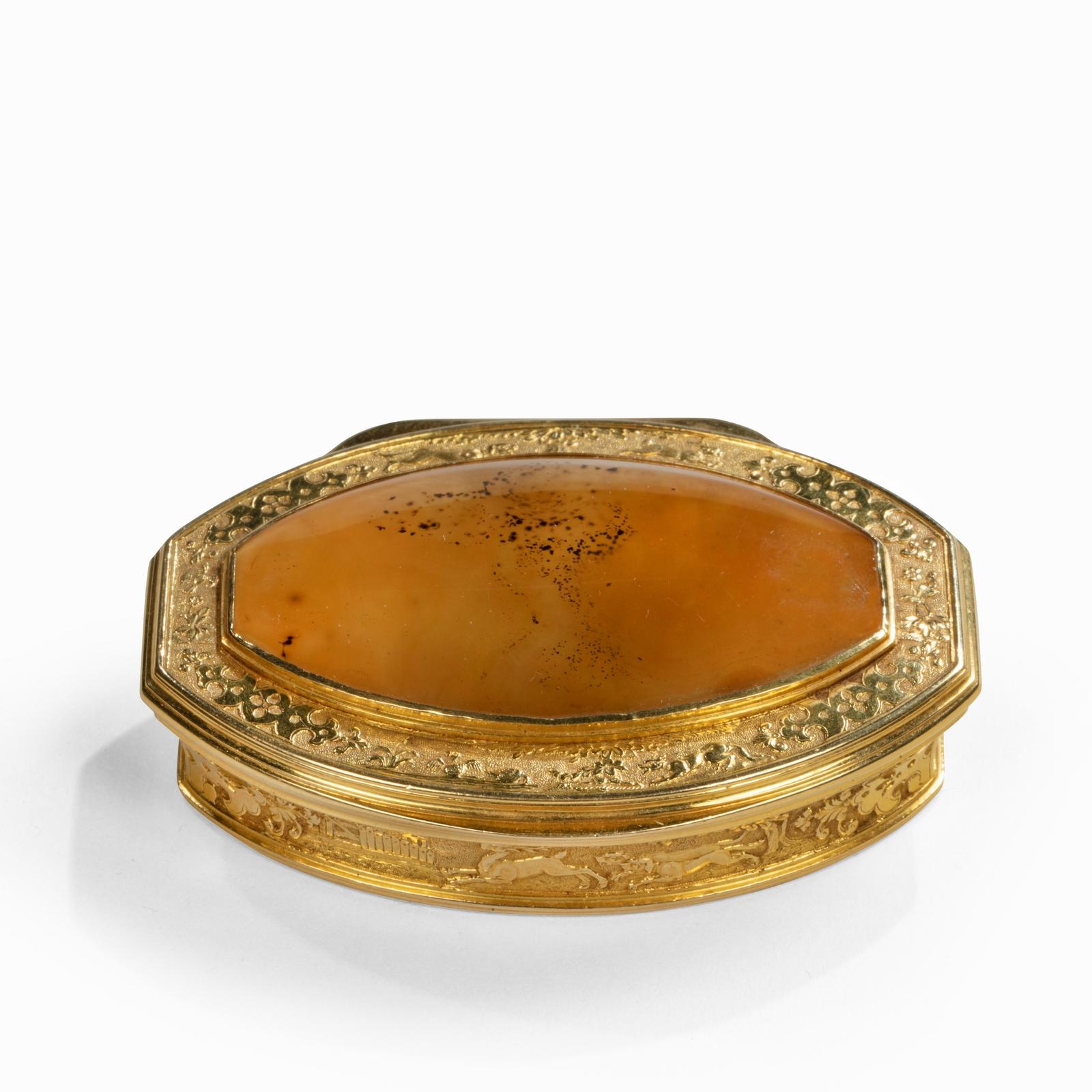 Gold & Agate Snuff Box Belonging to Anne, First Duchess of Buccleuch (1 of 8)