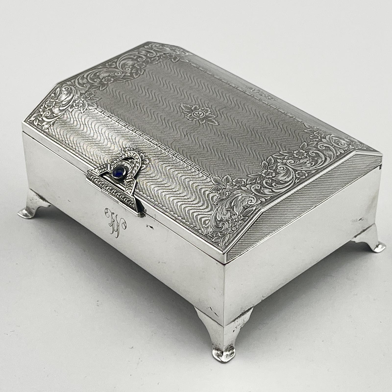 Unusual Shaped Sterling Silver Jewellery or Trinket Box (1 of 10)