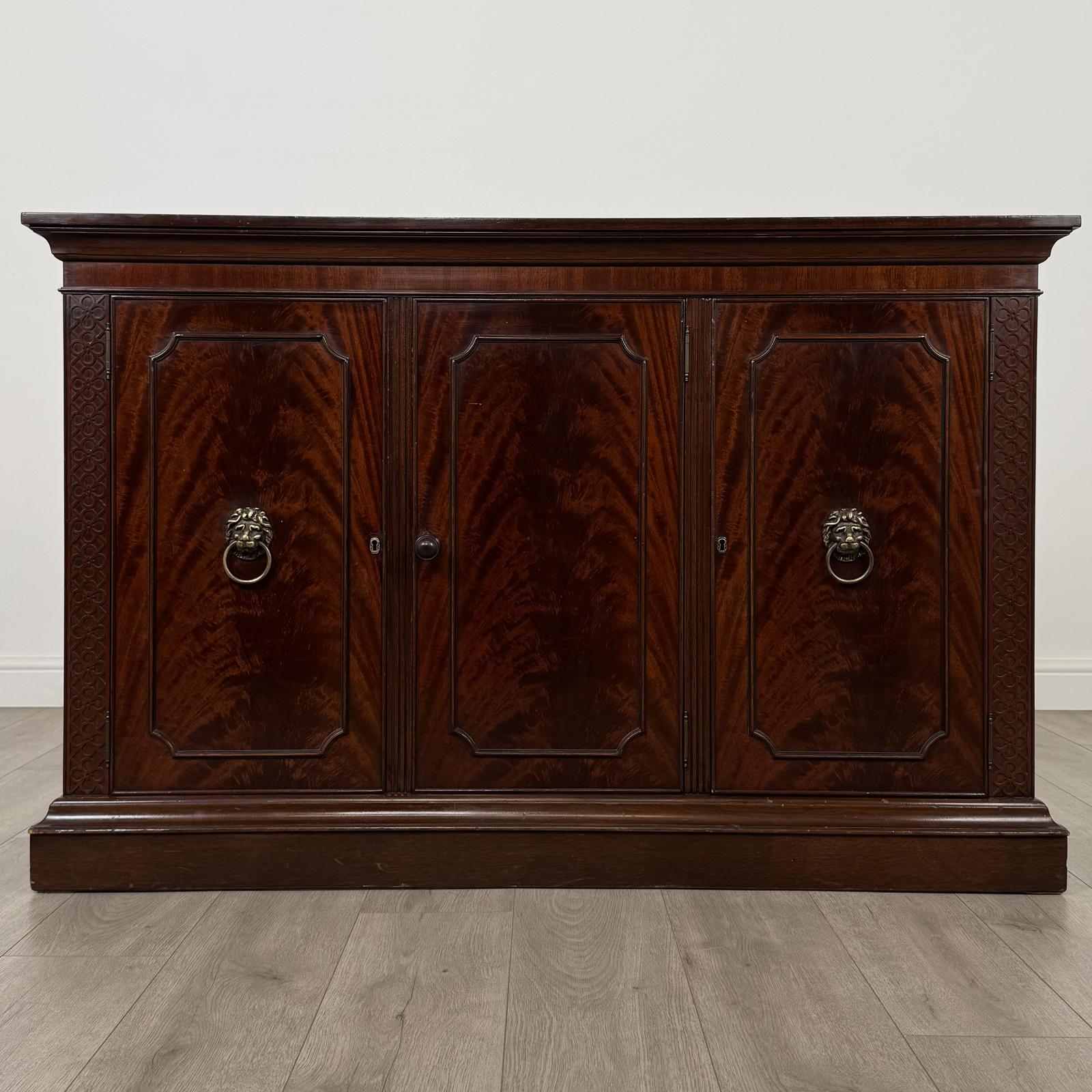 Antique 20th Century Georgian Style Sideboard in Mahogany (1 of 10)