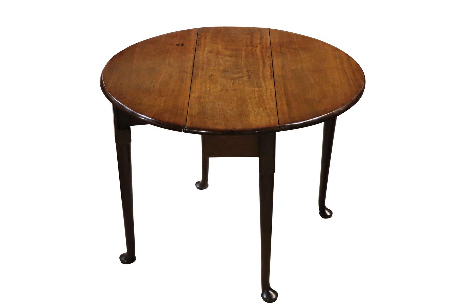 Fine Victorian Walnut Quartetto Nest of Tables with Figured Tops, c.1880 (1 of 30) Fine Victorian Walnut Quartetto Nest of Tables with Figured Tops, c.1880 (1 of 30)