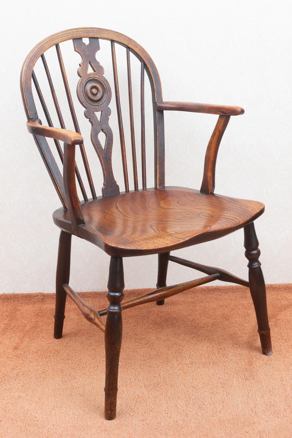 Clean & Original Hoop Back Windsor Chair (1 of 8)