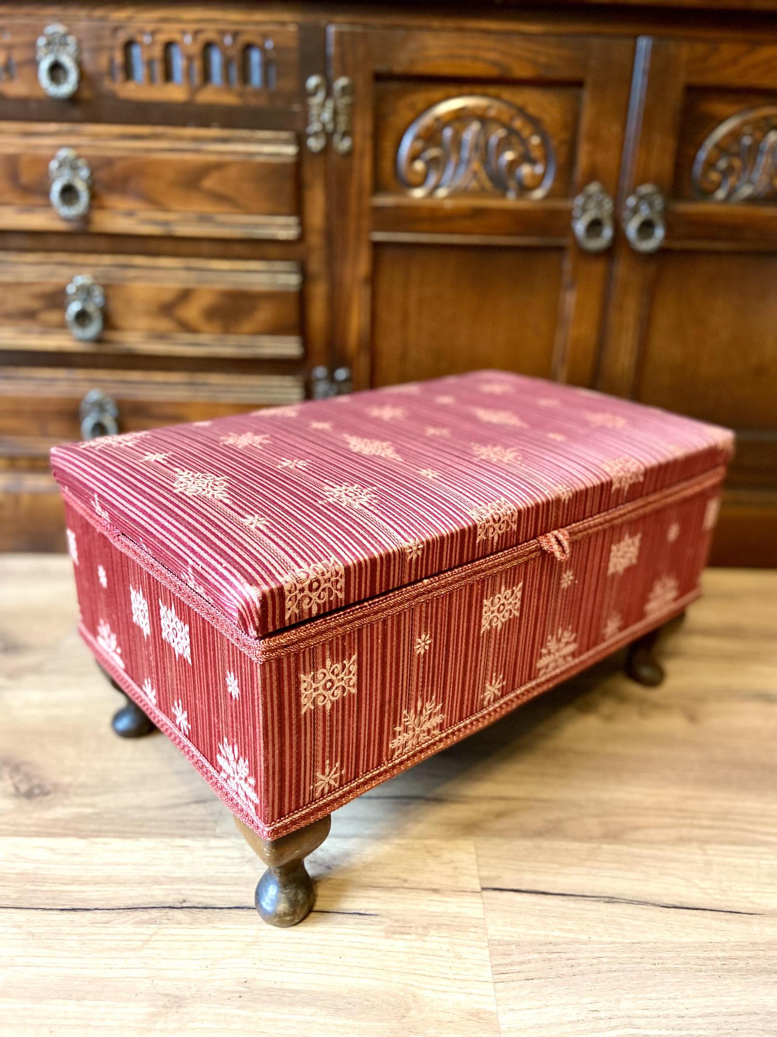 Vintage Sherborne Red Sewing Box / Wooden Legs / Made in England 1950s (1 of 9)