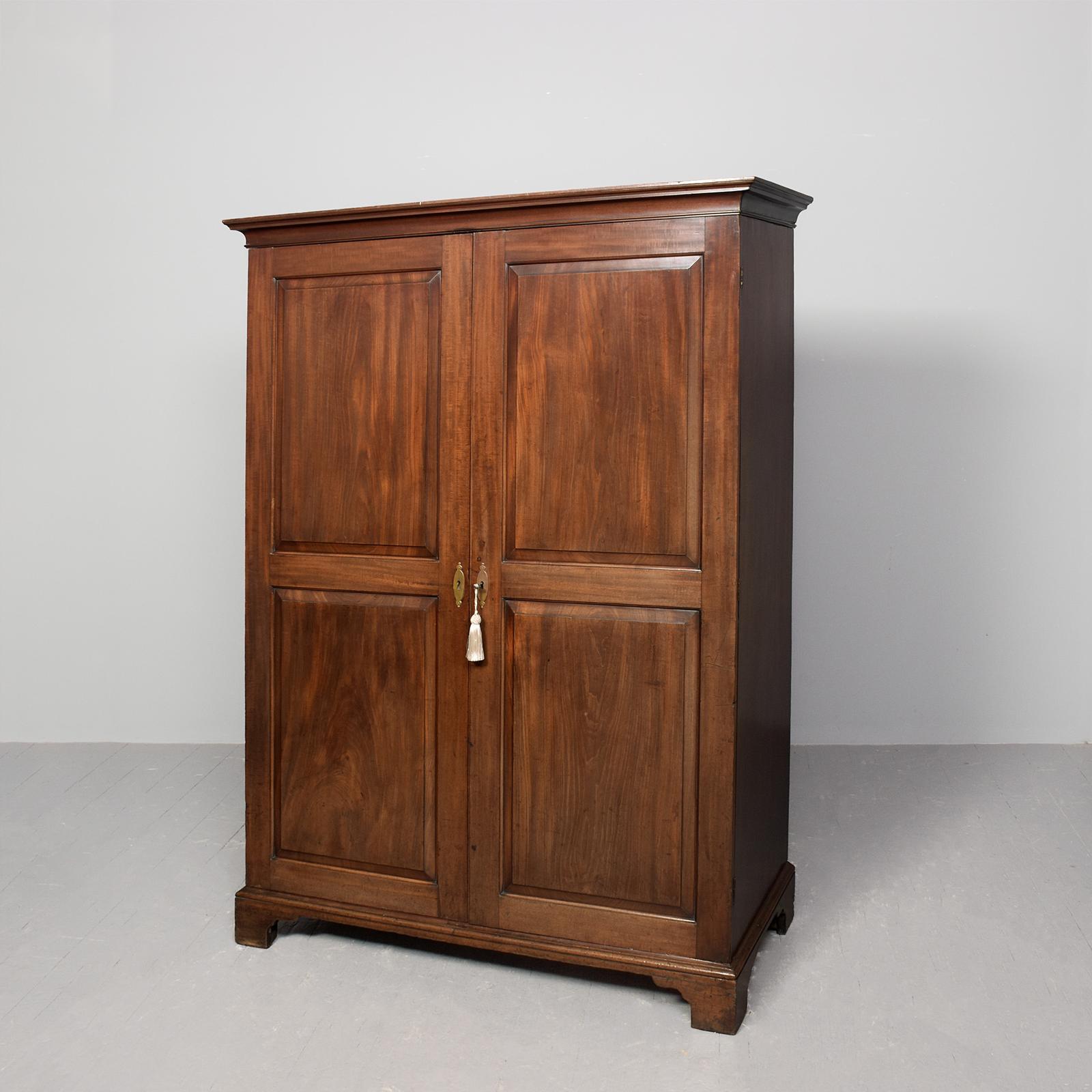Early George III Mahogany Press/wardrobe (1 of 8) Early George III Mahogany Press/wardrobe (1 of 8)