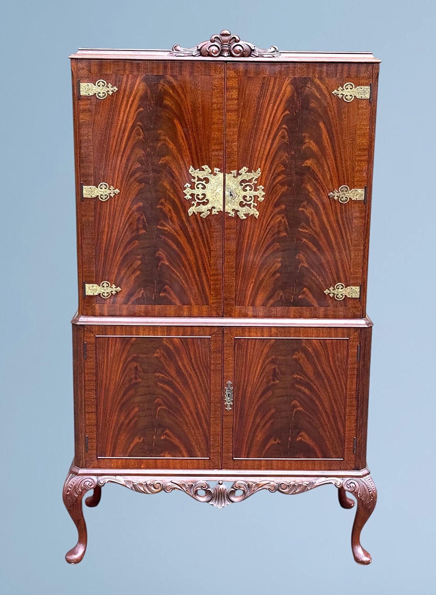 Queen Anne Style Figured Mahogany Cocktail Cabinet / Drinks Cabinet (1 of 17)