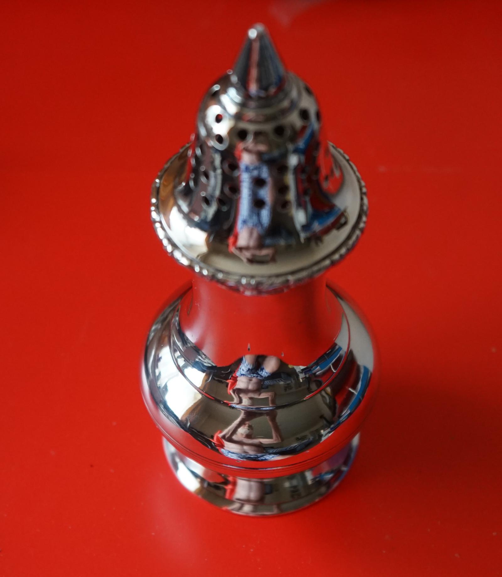 Vintage E.P.N.S Sugar Shaker - Ideal Engagement Wedding / Anniversary Present (1 of 12)