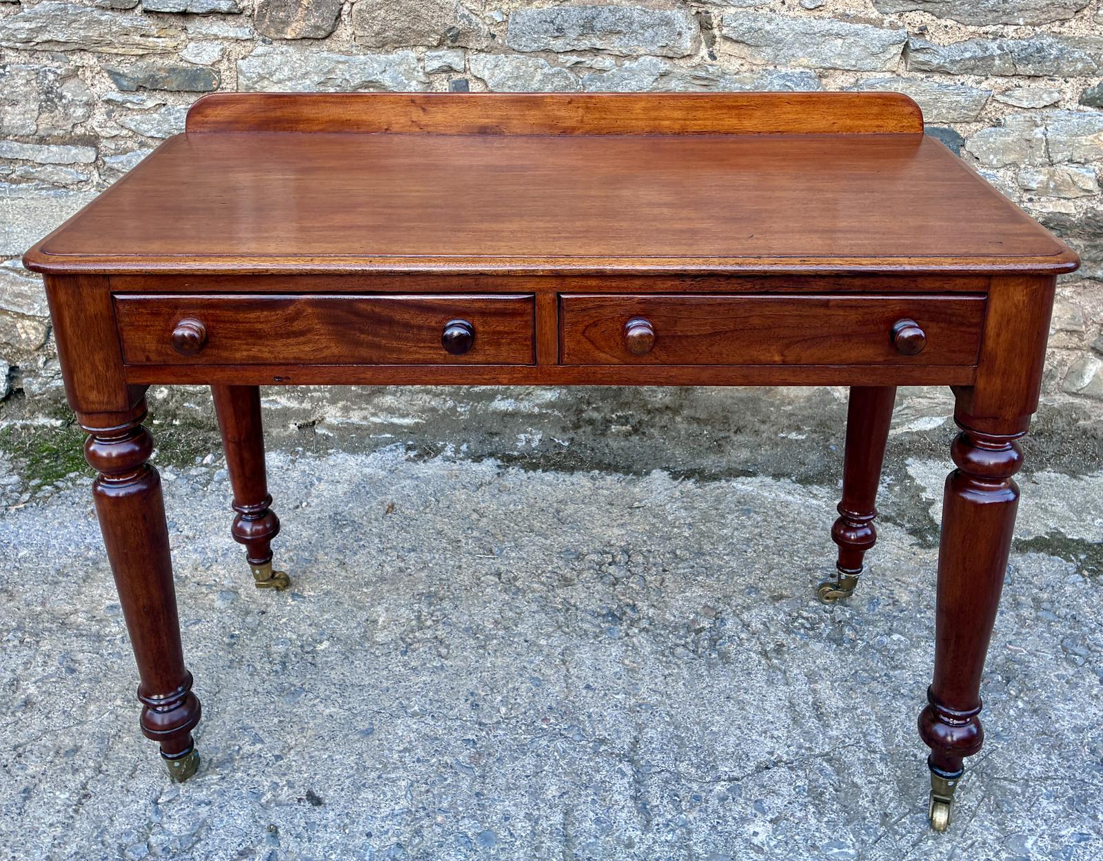 Victorian Mahogany Side Table (1 of 12) Victorian Mahogany Side Table (1 of 12)