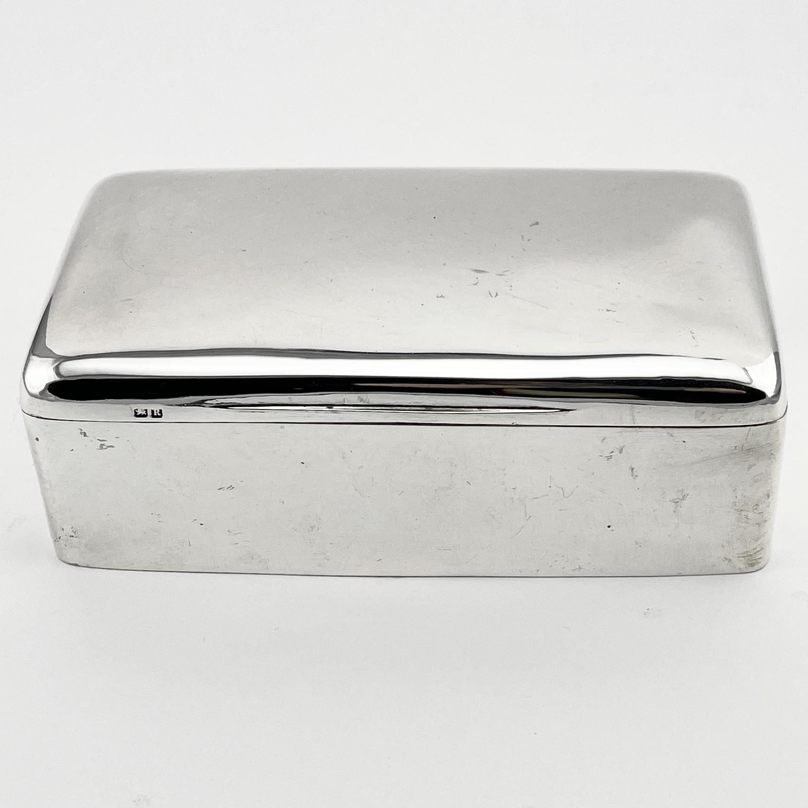 Plain Cedar Lined Sterling Silver Trinket or Cigarette Box (1 of 8) Plain Cedar Lined Sterling Silver Trinket or Cigarette Box (1 of 8)