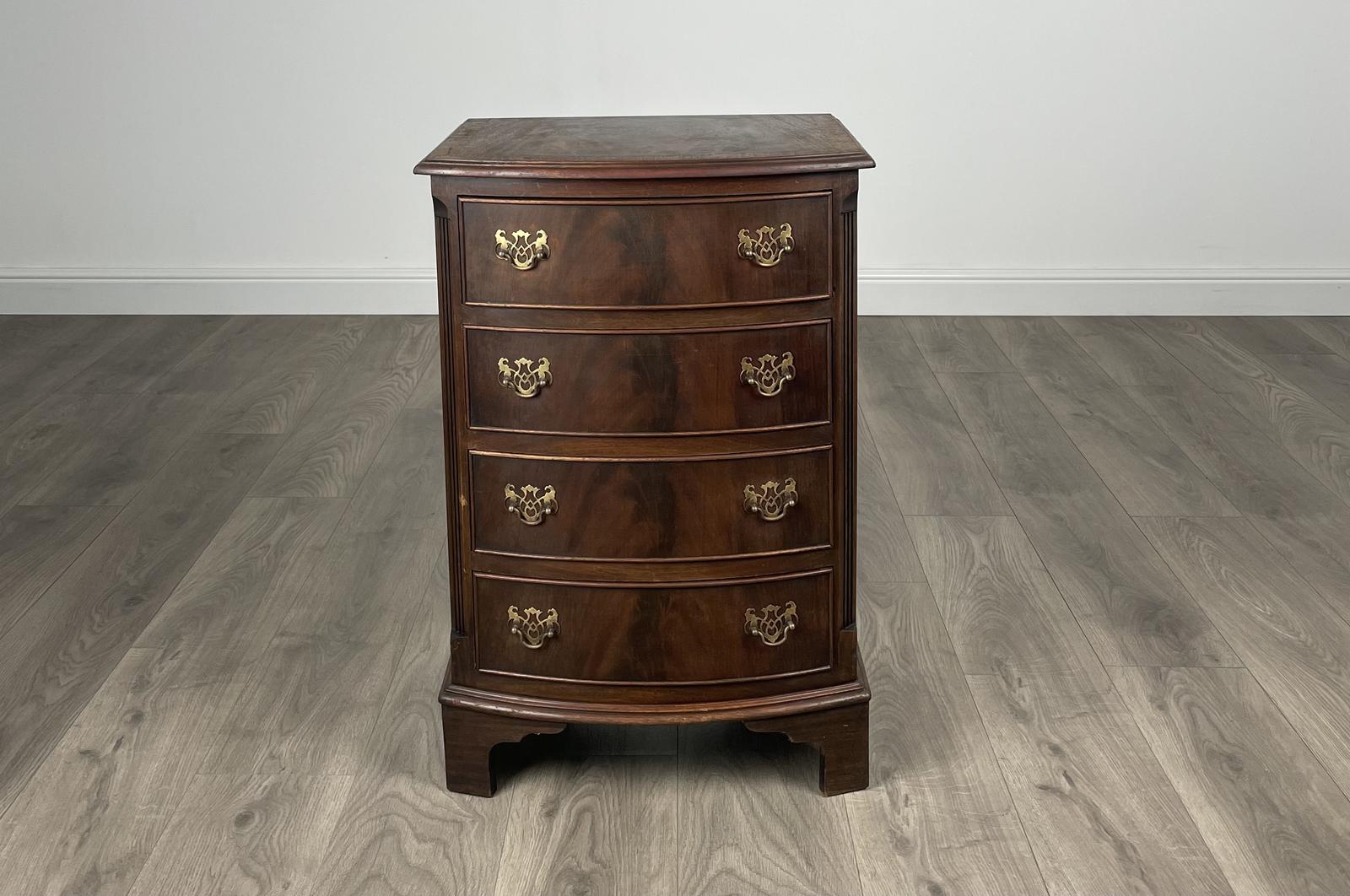 Antique 20th Century Small Bow Front Chest Of Drawers In Mahogany (1 of 8) Antique 20th Century Small Bow Front Chest Of Drawers In Mahogany (1 of 8)