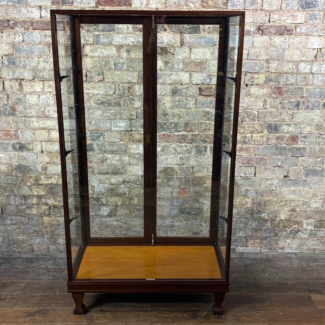 Frederick E. Beale Mahogany Shop Display Cabinet (1 of 6)