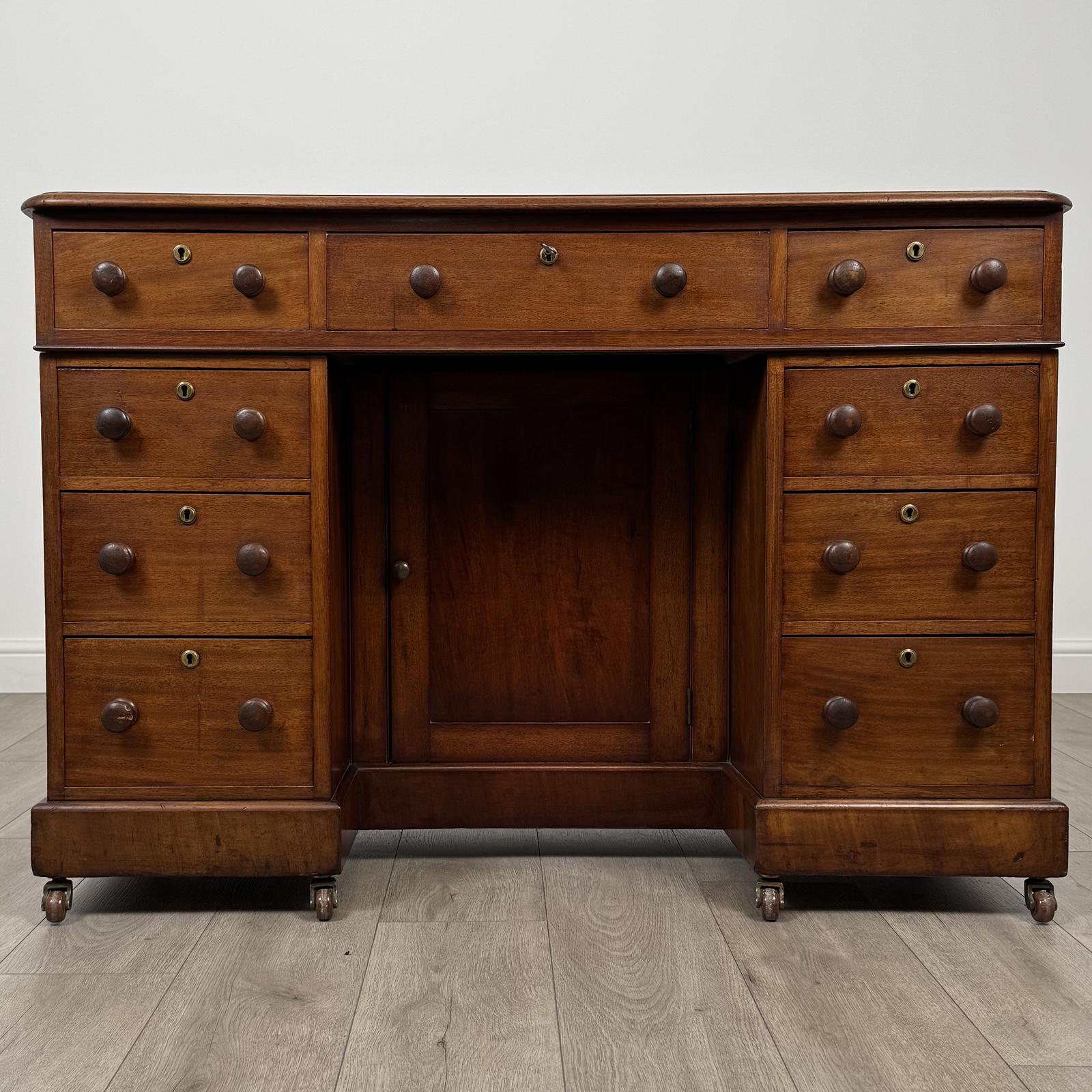 Antique 19th Century Fine Quality Desk in Mahogany (1 of 11)