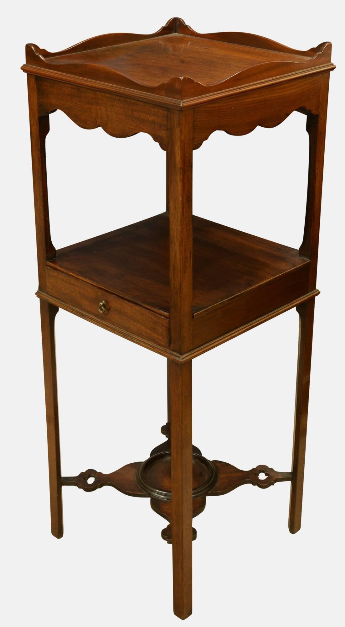 George III Mahogany Shaving Stand c.1760 (1 of 1) George III Mahogany Shaving Stand c.1760 (1 of 1)