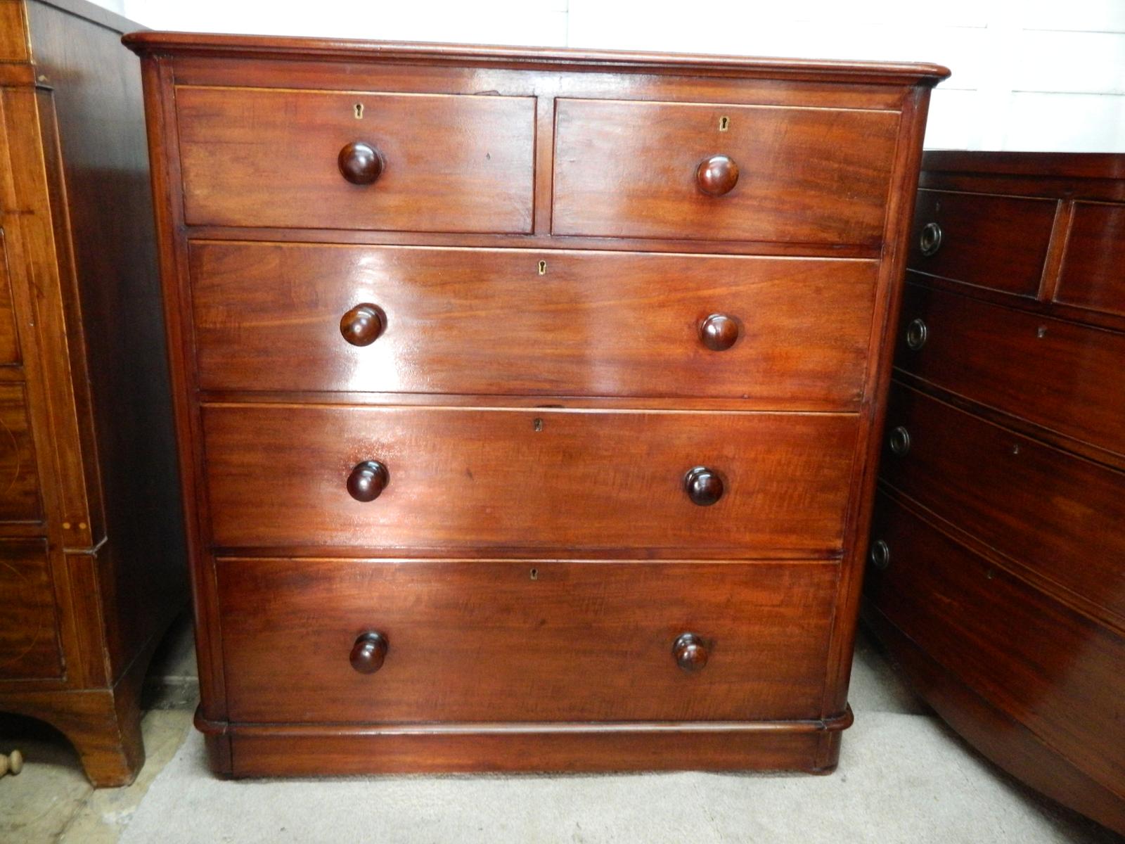 Victorian Mahogany Chest of Drawers (1 of 16)