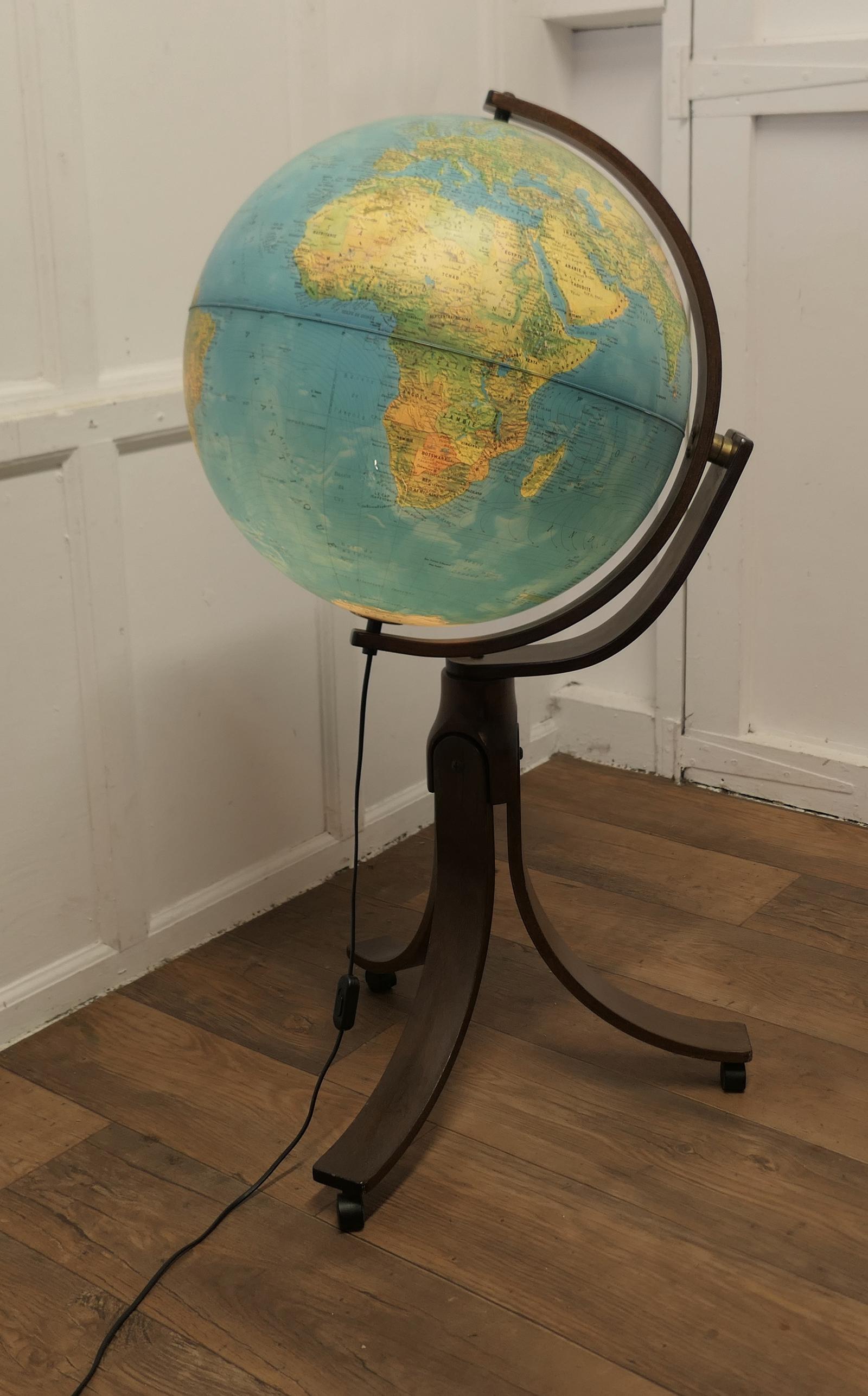 Large Italian Mid Century Terrestrial Globe by Ricoscope (1 of 9) Large Italian Mid Century Terrestrial Globe by Ricoscope (1 of 9)