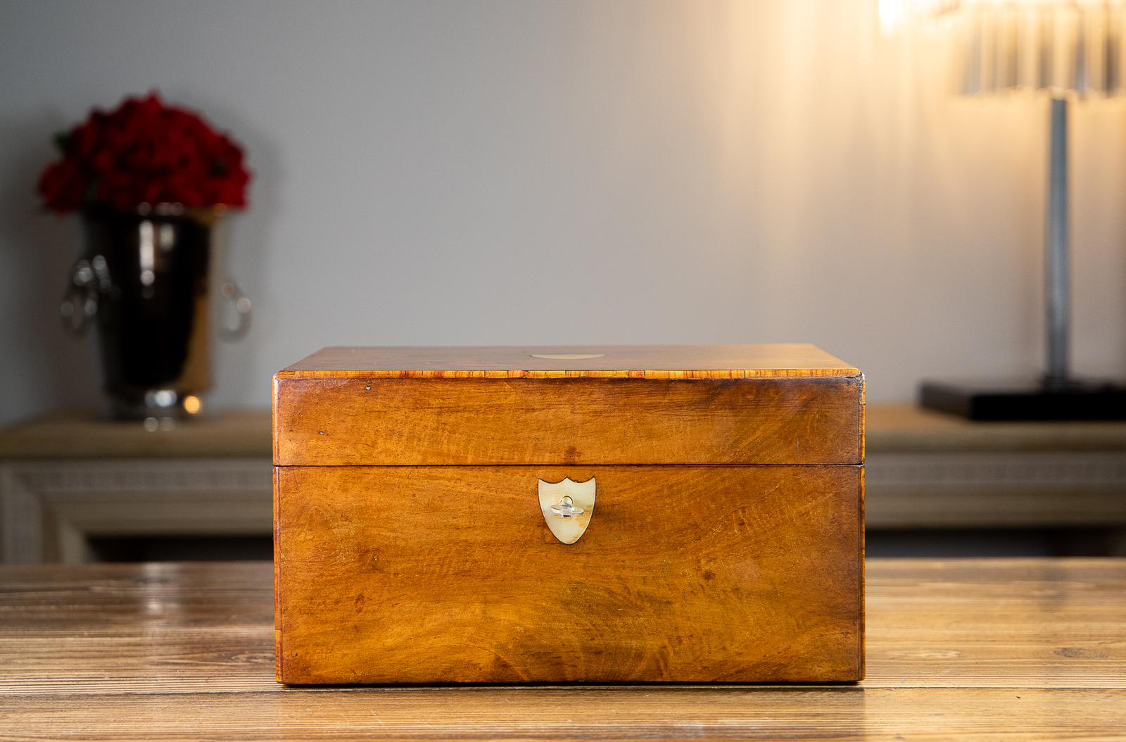 Burr Walnut Work / Sewing Box c.1880 (1 of 10) Burr Walnut Work / Sewing Box c.1880 (1 of 10)