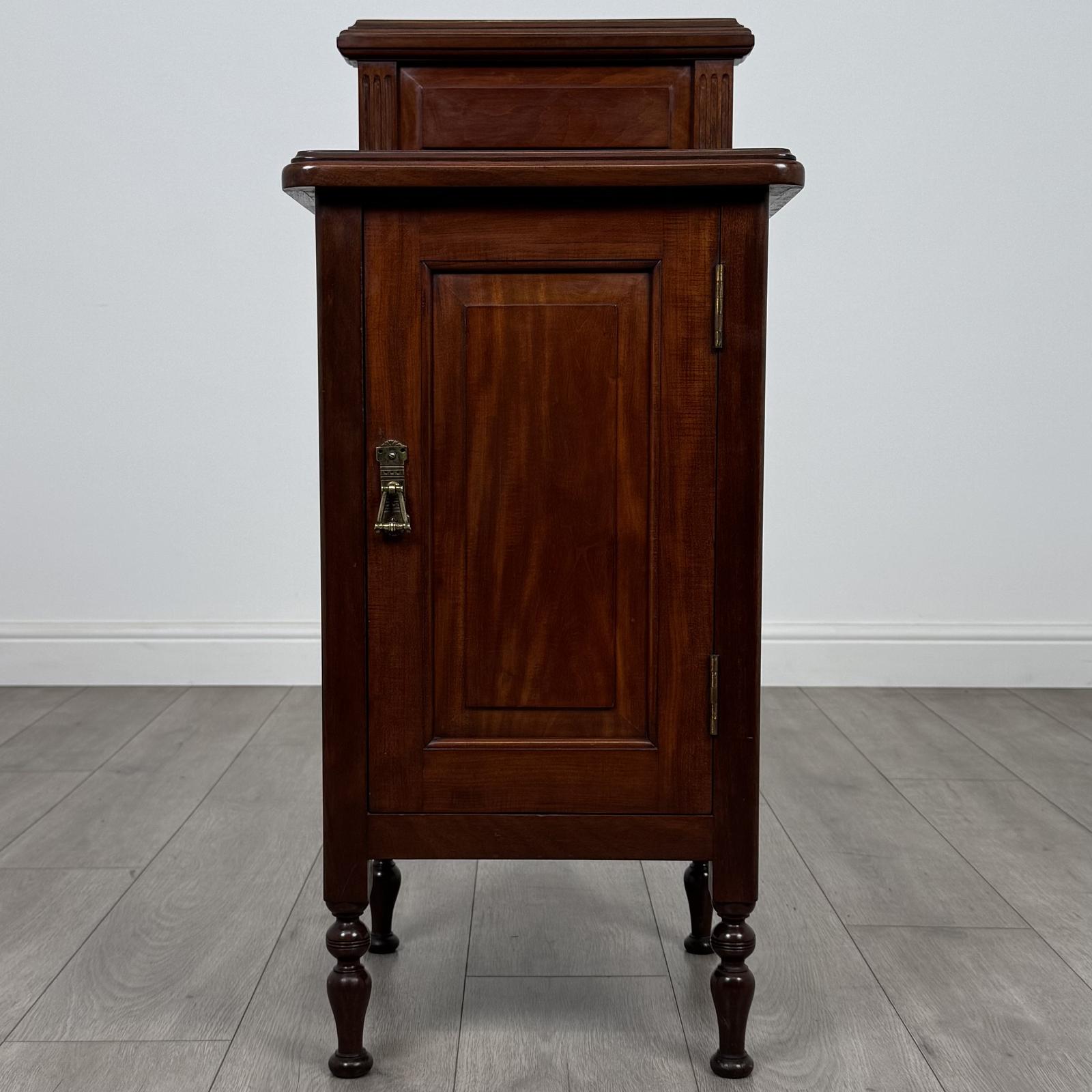 Antique 19th Century Good Quality Pot Cupboard in Mahogany (1 of 10)