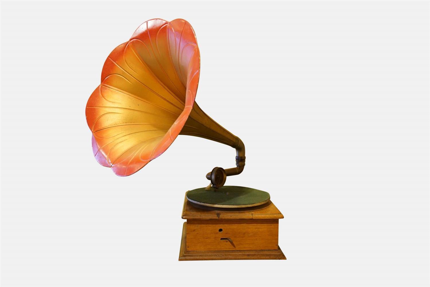 Vintage Horn Gramophone by George Robey (1 of 5) Vintage Horn Gramophone by George Robey (1 of 5)