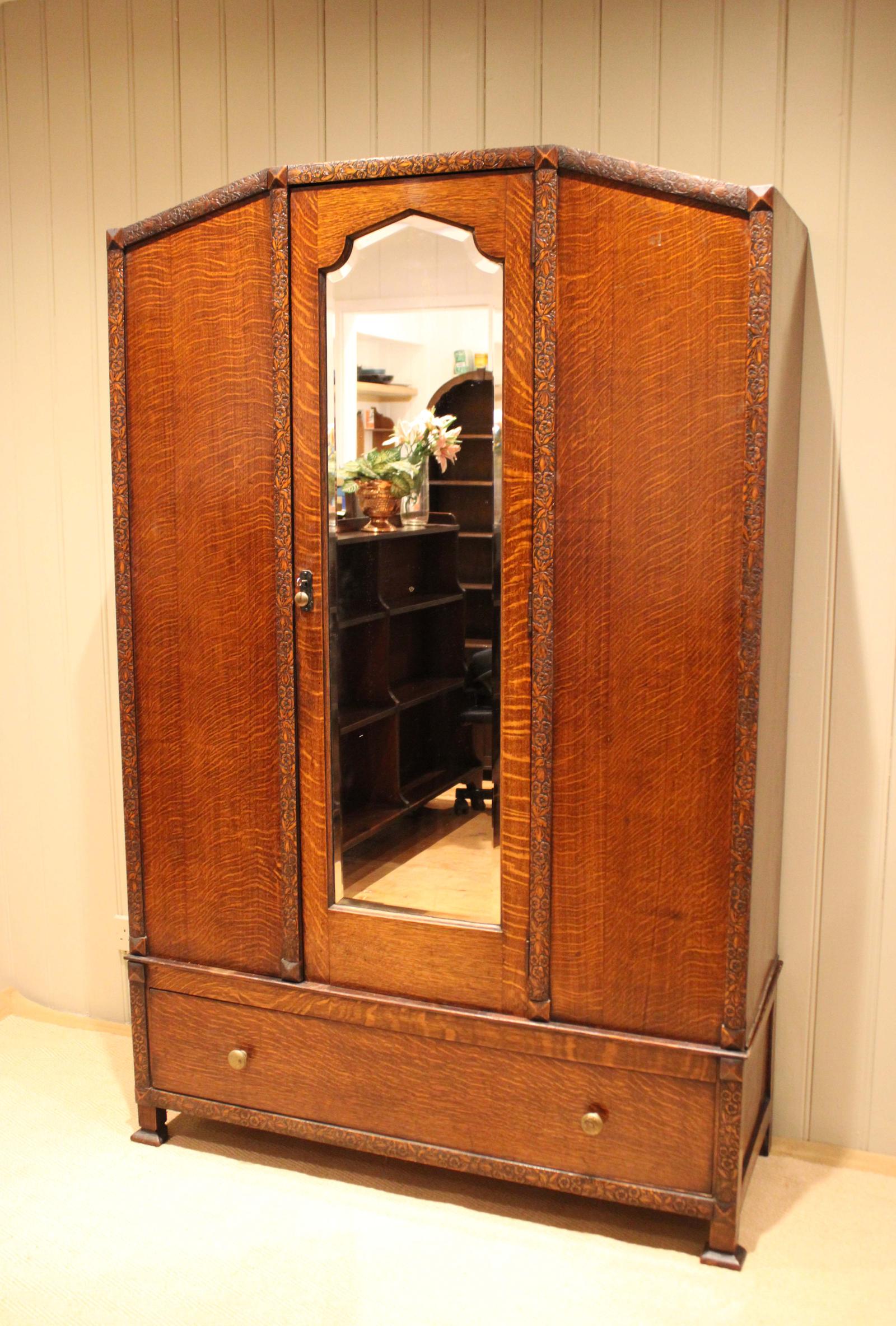 Early 20th Century Oak Mirrored Wardrobe (1 of 13) Early 20th Century Oak Mirrored Wardrobe (1 of 13)