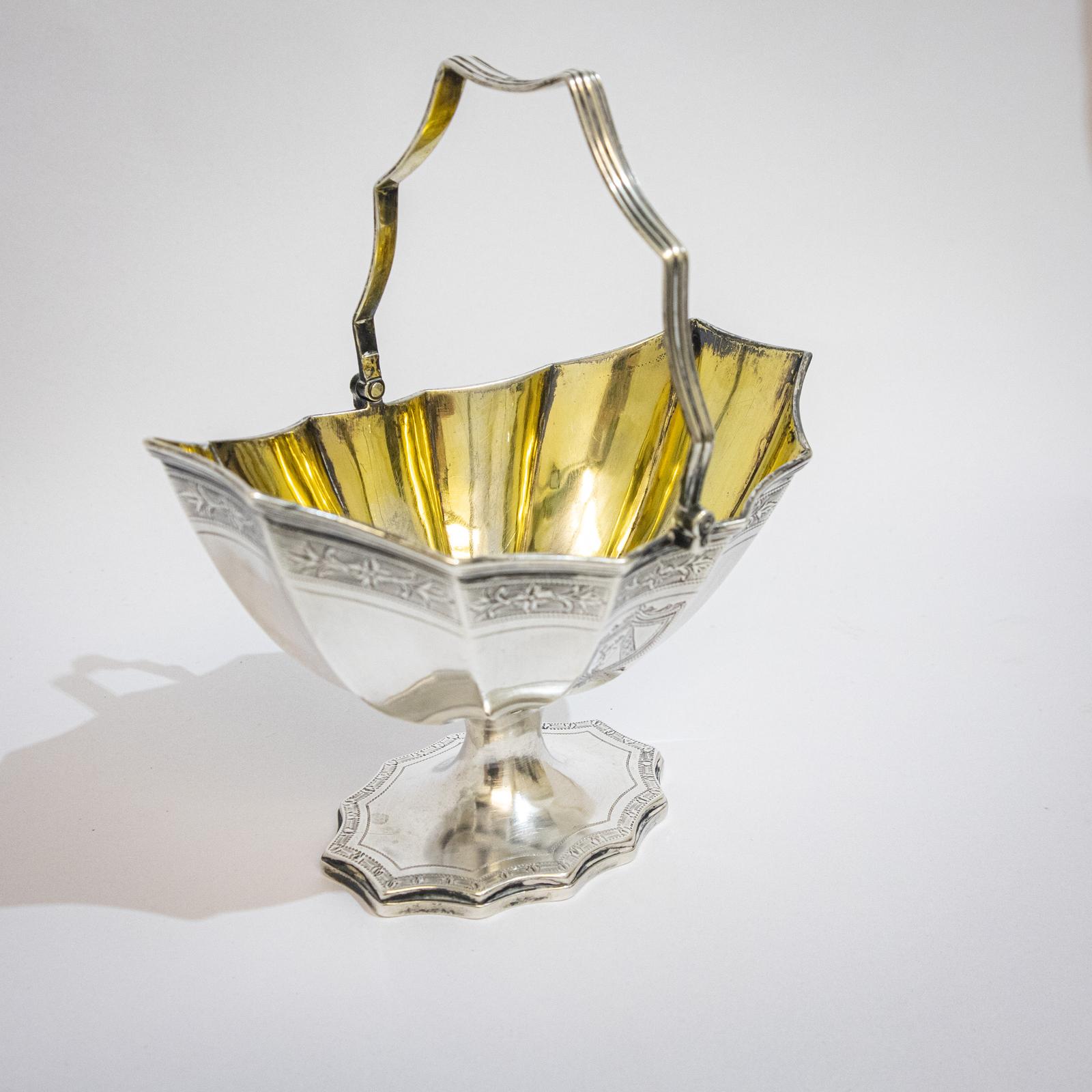 Georgian Silver Bowl with Swing Handle (1 of 10)