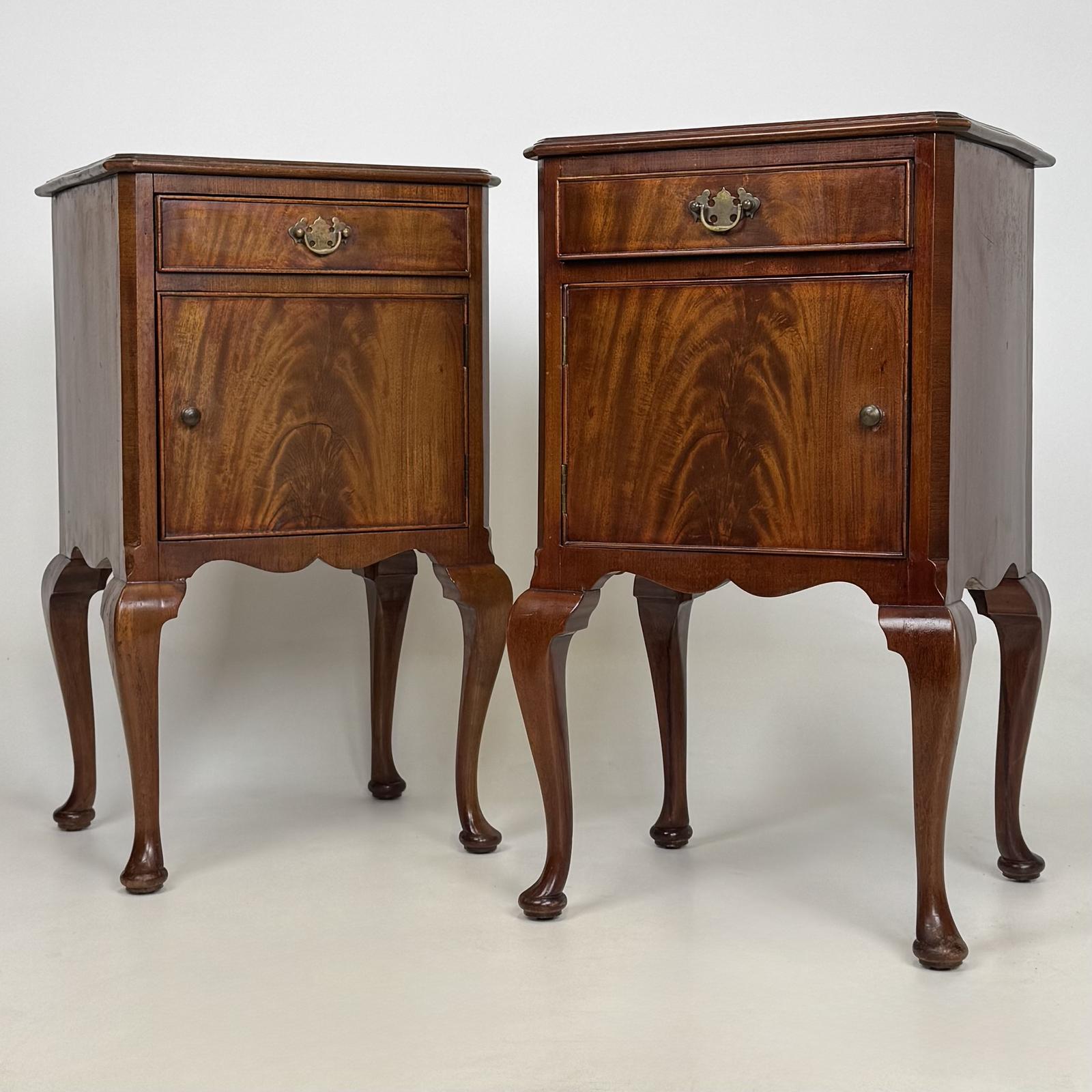 Antique 20th Century Pair of Mahogany Bedside Cabinets (1 of 13) Antique 20th Century Pair of Mahogany Bedside Cabinets (1 of 13)