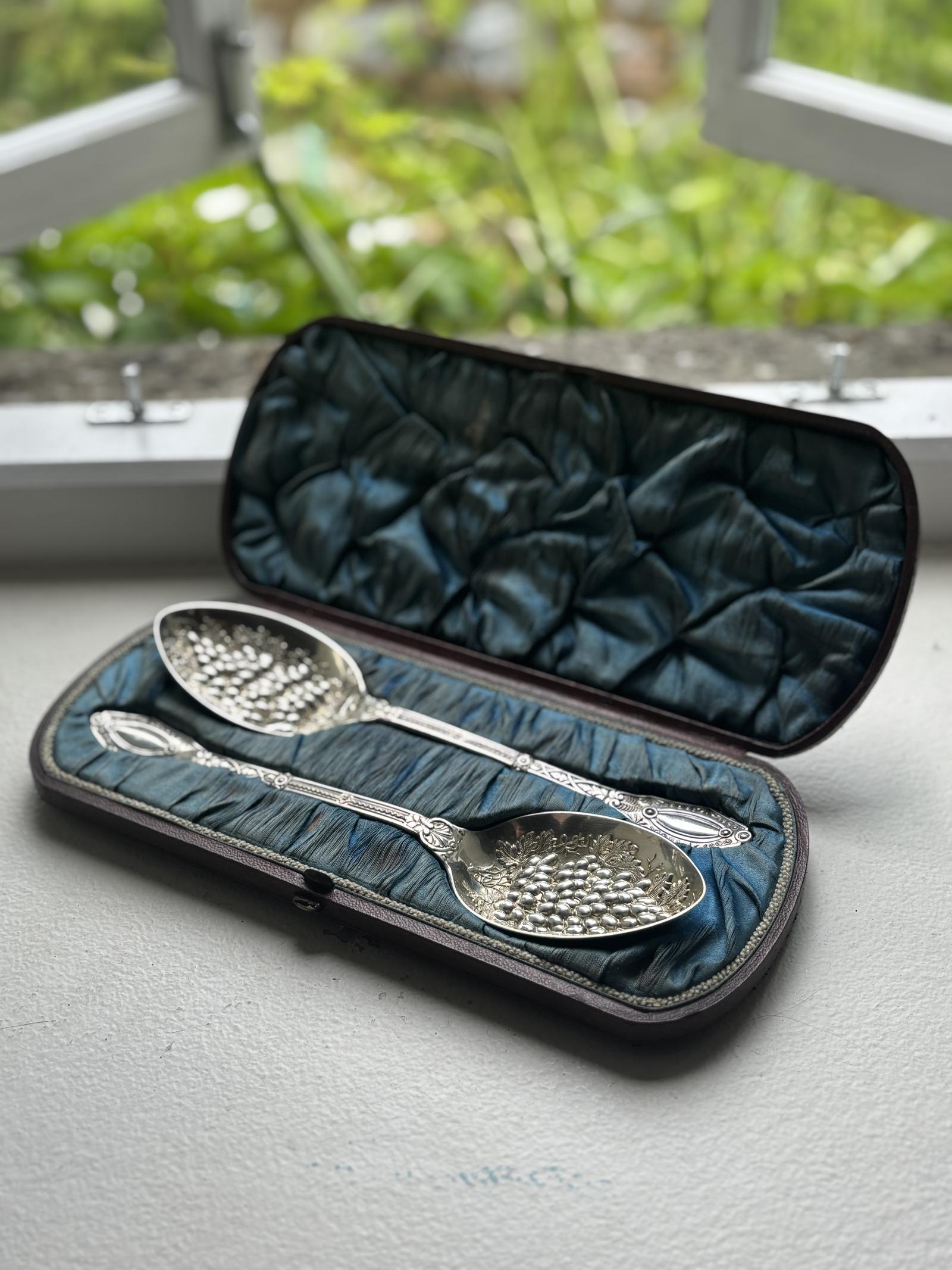 Pair of Victorian Berry Spoons in Original Case (1 of 8) Pair of Victorian Berry Spoons in Original Case (1 of 8)