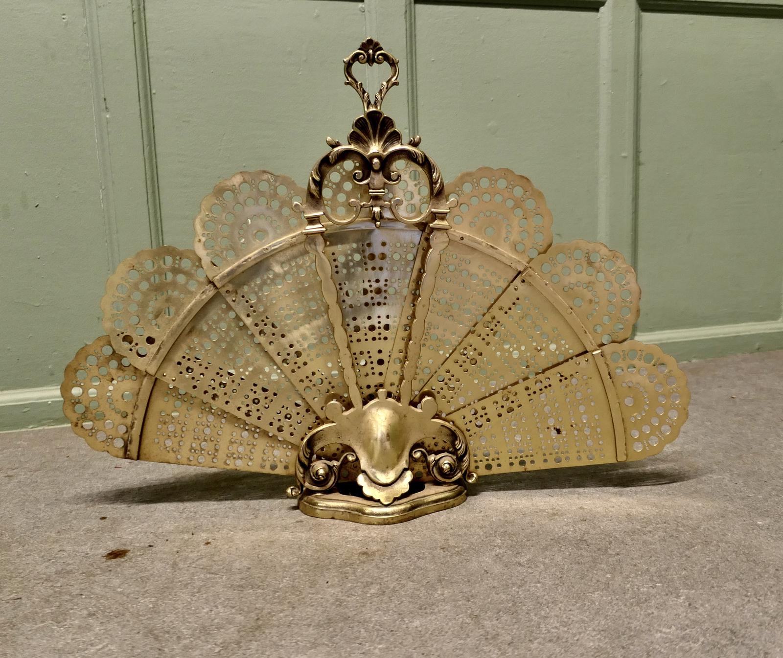 French Folding Brass Fire Screen Peacock’s Tail Fire Guard (1 of 5) French Folding Brass Fire Screen Peacock’s Tail Fire Guard (1 of 5)