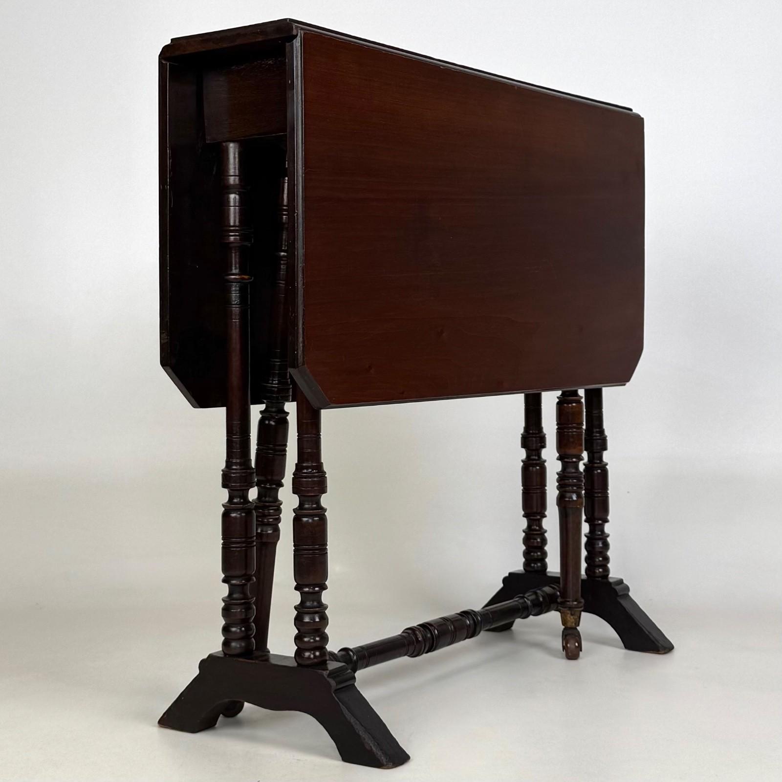 Antique 20th Century Small Drop Leaf Table in Mahogany (1 of 11) Antique 20th Century Small Drop Leaf Table in Mahogany (1 of 11)