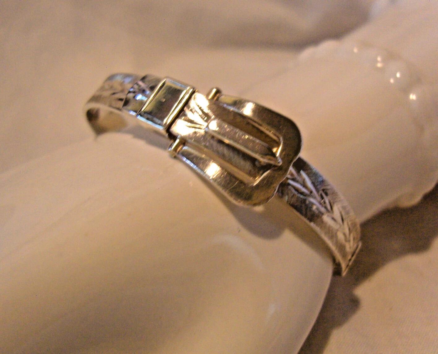 Sterling Silver Buckle Bangle Vintage 1977 Victorian Style Bracelet 7" Length (1 of 15)