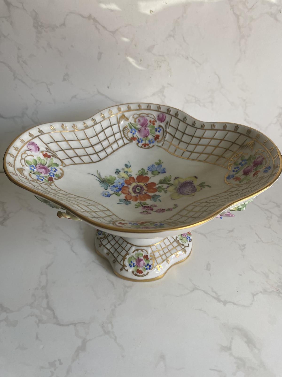 Antique Dresden Porcelain Reticulated Pedestal Comport Floral Gilt Bowl (1 of 5) Antique Dresden Porcelain Reticulated Pedestal Comport Floral Gilt Bowl (1 of 5)