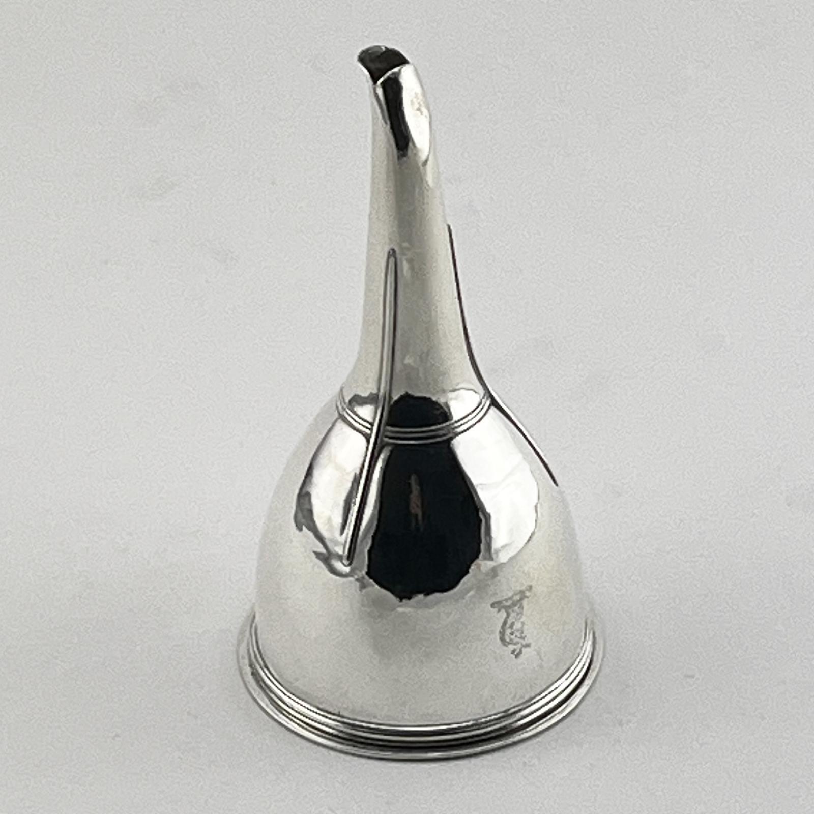 Good Plain Georgian Sterling Silver Wine Funnel (1 of 7) Good Plain Georgian Sterling Silver Wine Funnel (1 of 7)