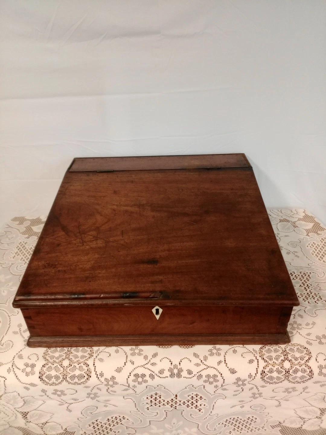 Late Antique Victorian Oak Writing Slope with Mother of Pearl Key Hole Protector (1 of 5) Late Antique Victorian Oak Writing Slope with Mother of Pearl Key Hole Protector (1 of 5)