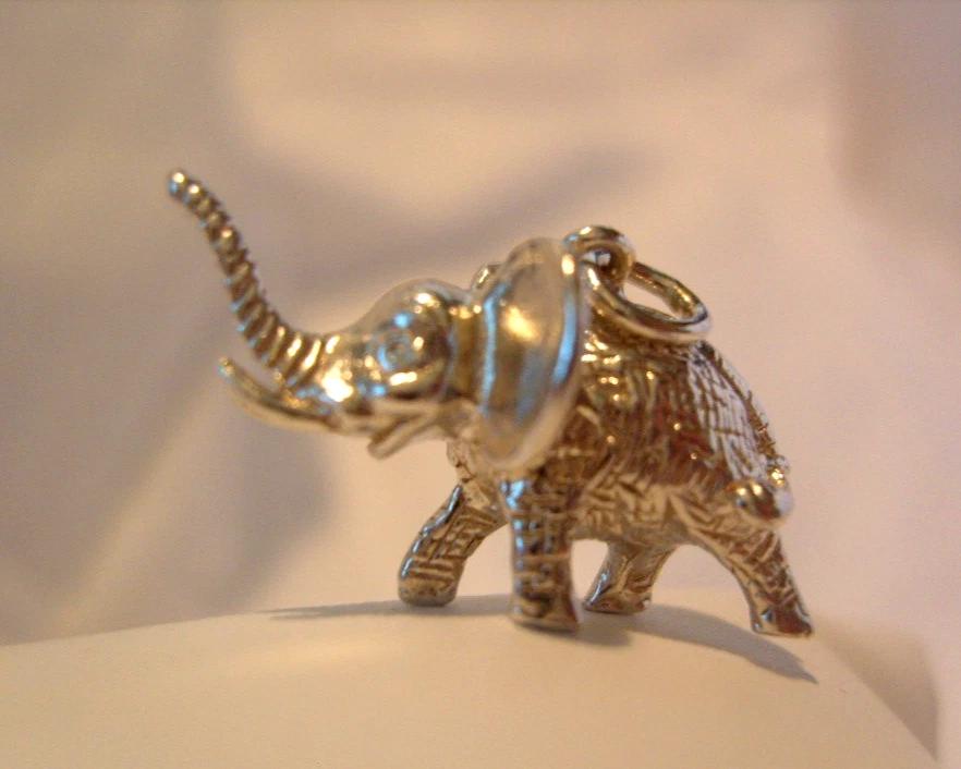 Silver Elephant Charm Or Pendant Vintage 1960s Heavy 7.1 Grams (1 of 4)